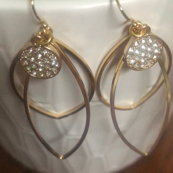 💎Gold 2 tear leaf with diamond charm💎 - Picture 2 of 3